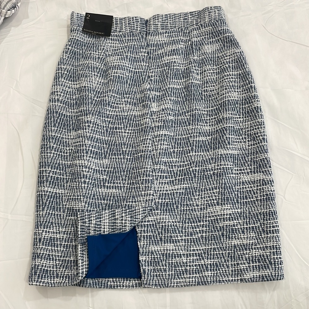 Bannana Republic Women’s Blue and White knit pencil skirt - Picture 4 of 7